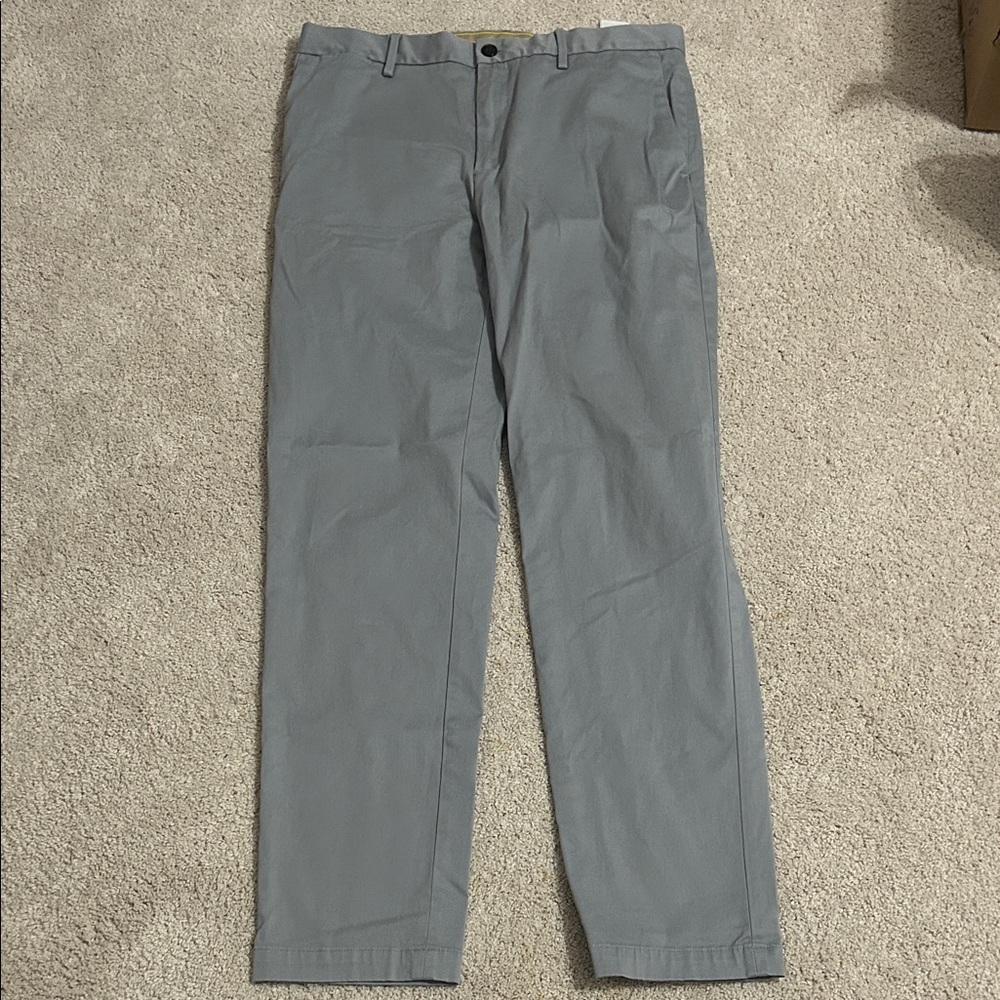Men’s gray tapered waist chino pants from banana republic size 33/34